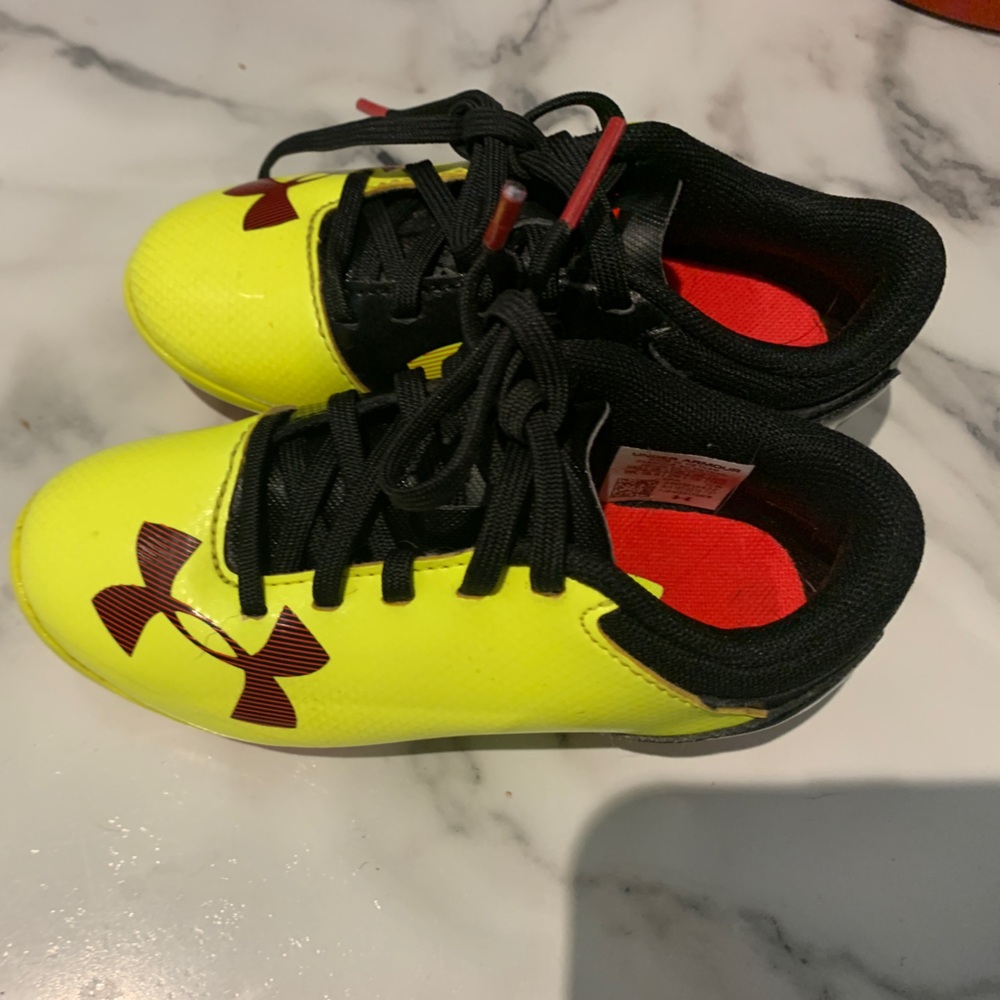 Kids Under Armour Soccer Cleats - worn one season - size 9K